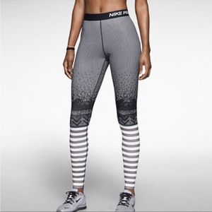Nike pro leggings size s